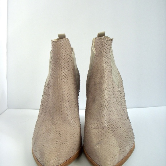 Donald J. Pliner 9.5 Pumice Western Ankle Snake Textured Booties - Picture 5 of 12